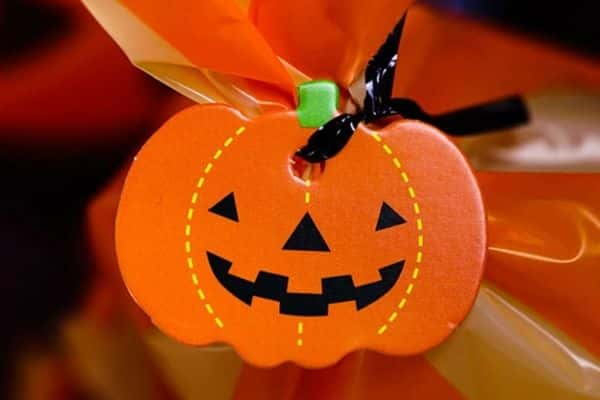 Cách Làm Quà Halloween Đơn Giản cho bé